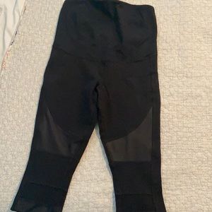 Size medium maternity leggings
